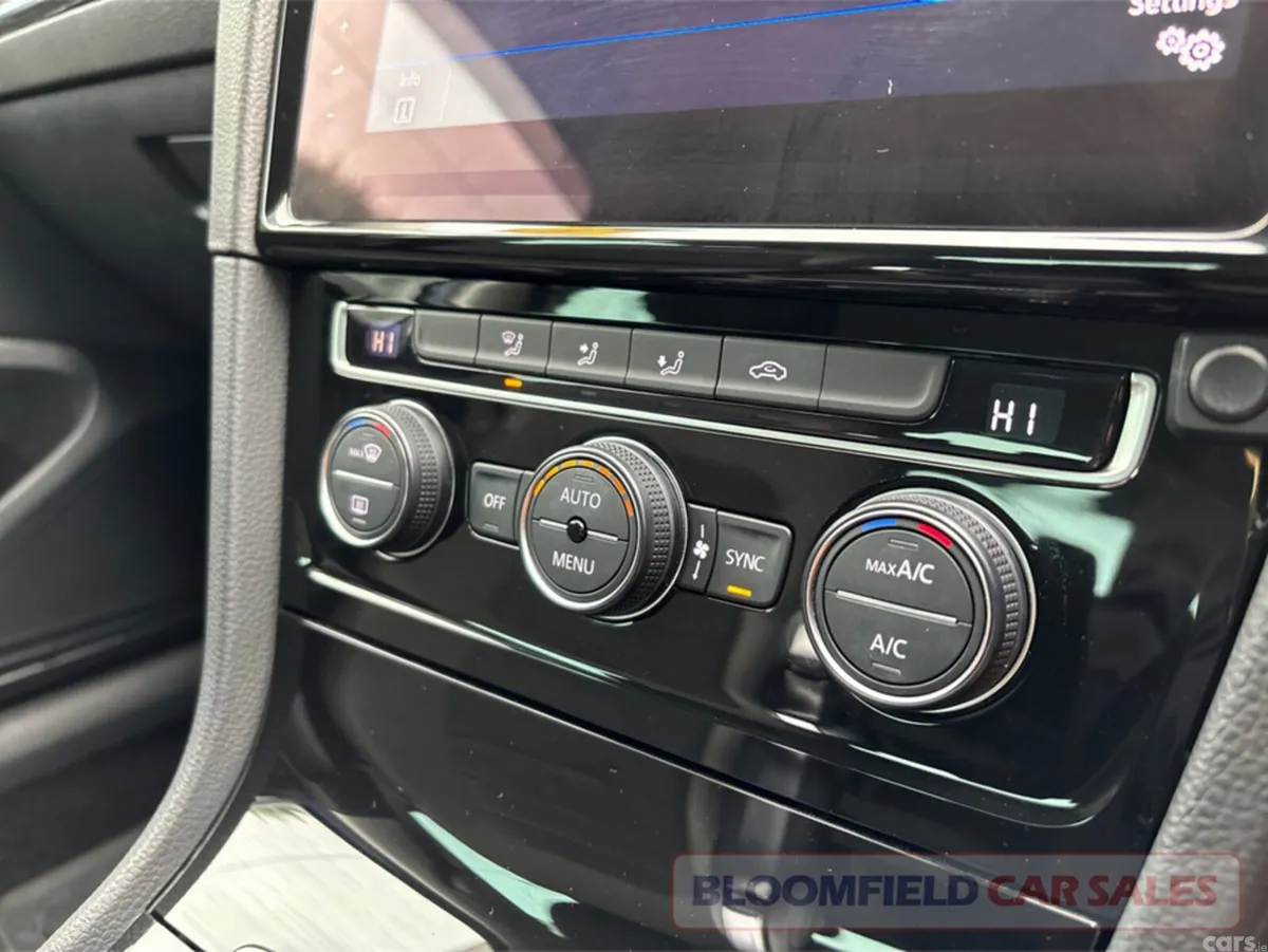 Volkswagen Golf Hatchback, Petrol, 2017, Blue