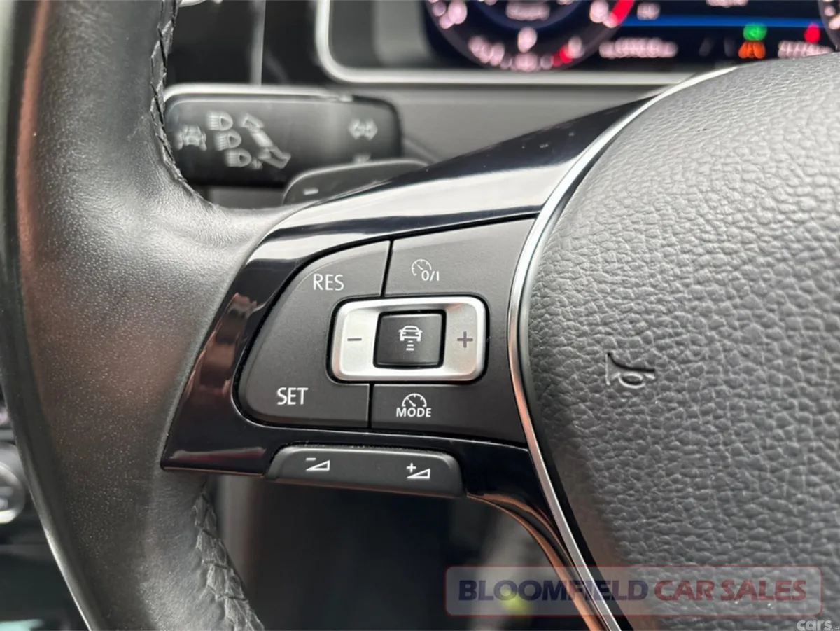 Volkswagen Golf Hatchback, Petrol, 2017, Blue
