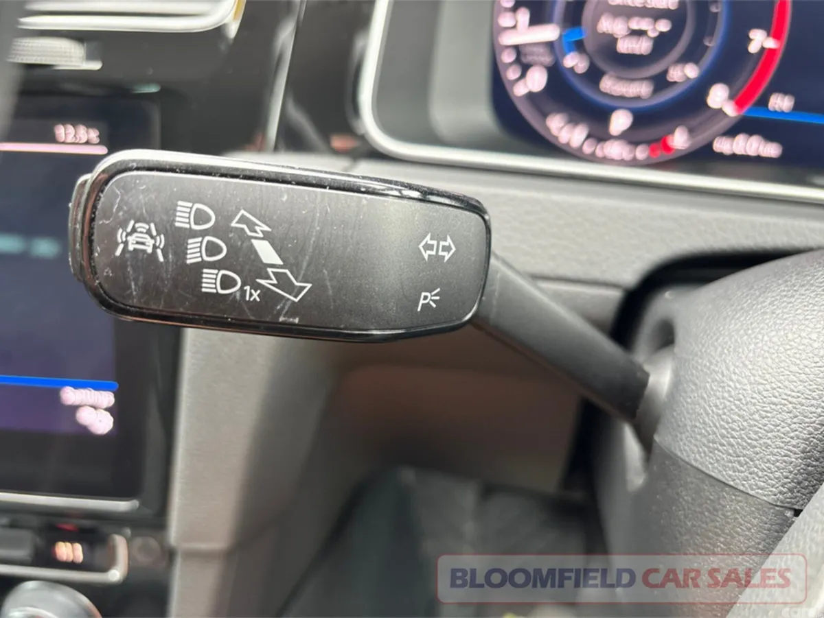 Volkswagen Golf Hatchback, Petrol, 2017, Blue