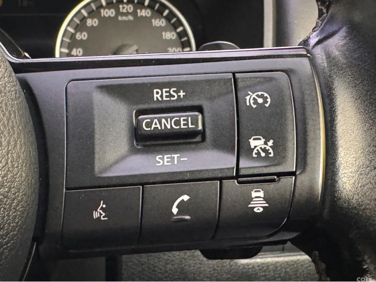Nissan Qashqai MPV, Petrol, 2022, Red