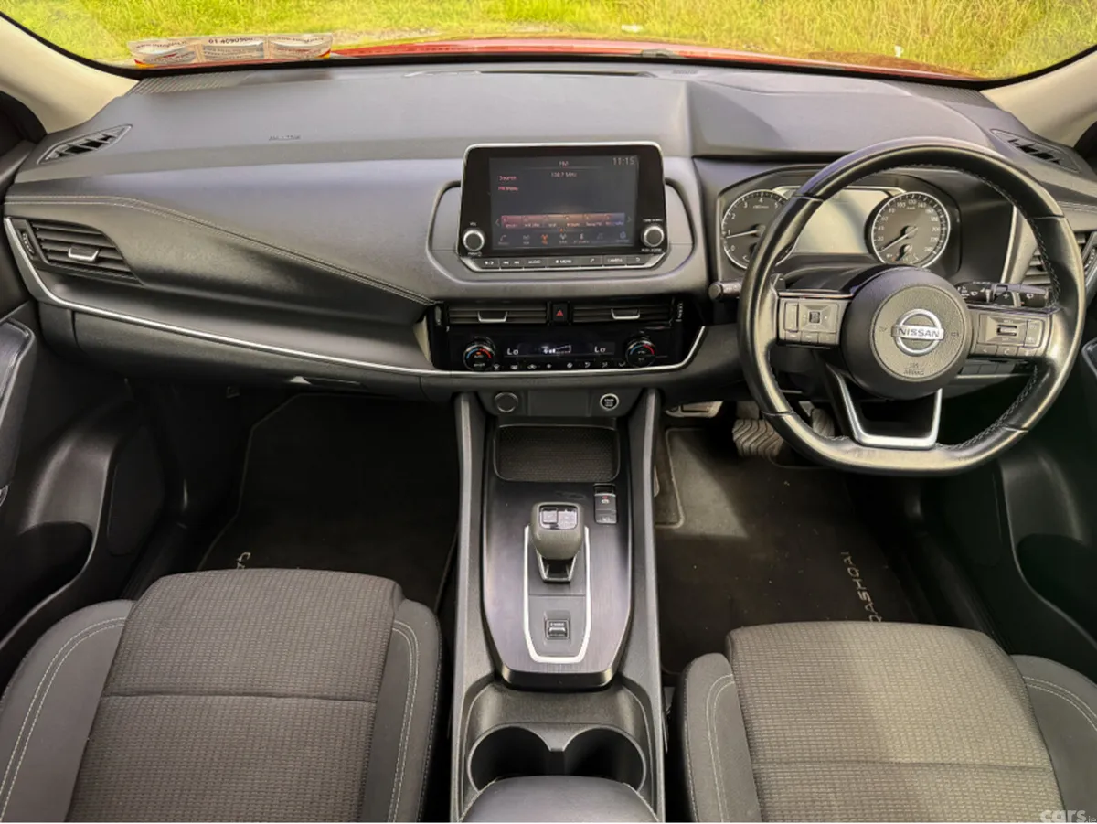 Nissan Qashqai MPV, Petrol, 2022, Red