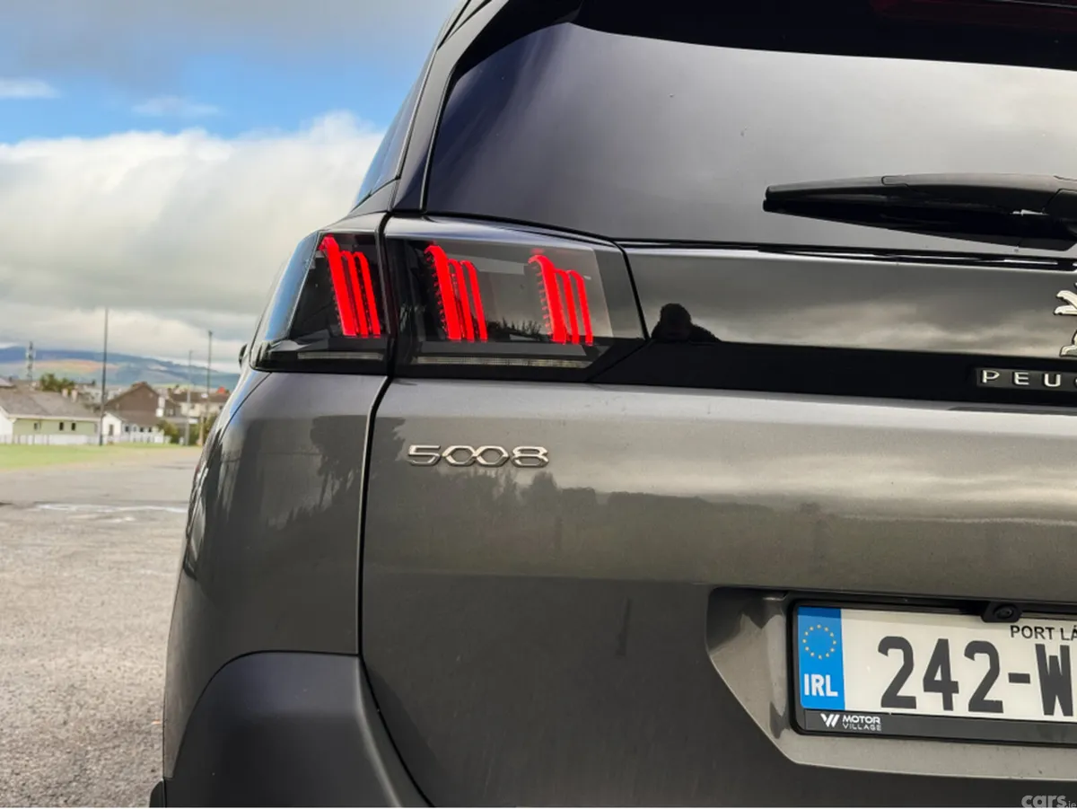 Peugeot 5008 MPV, Diesel, 2024, Grey