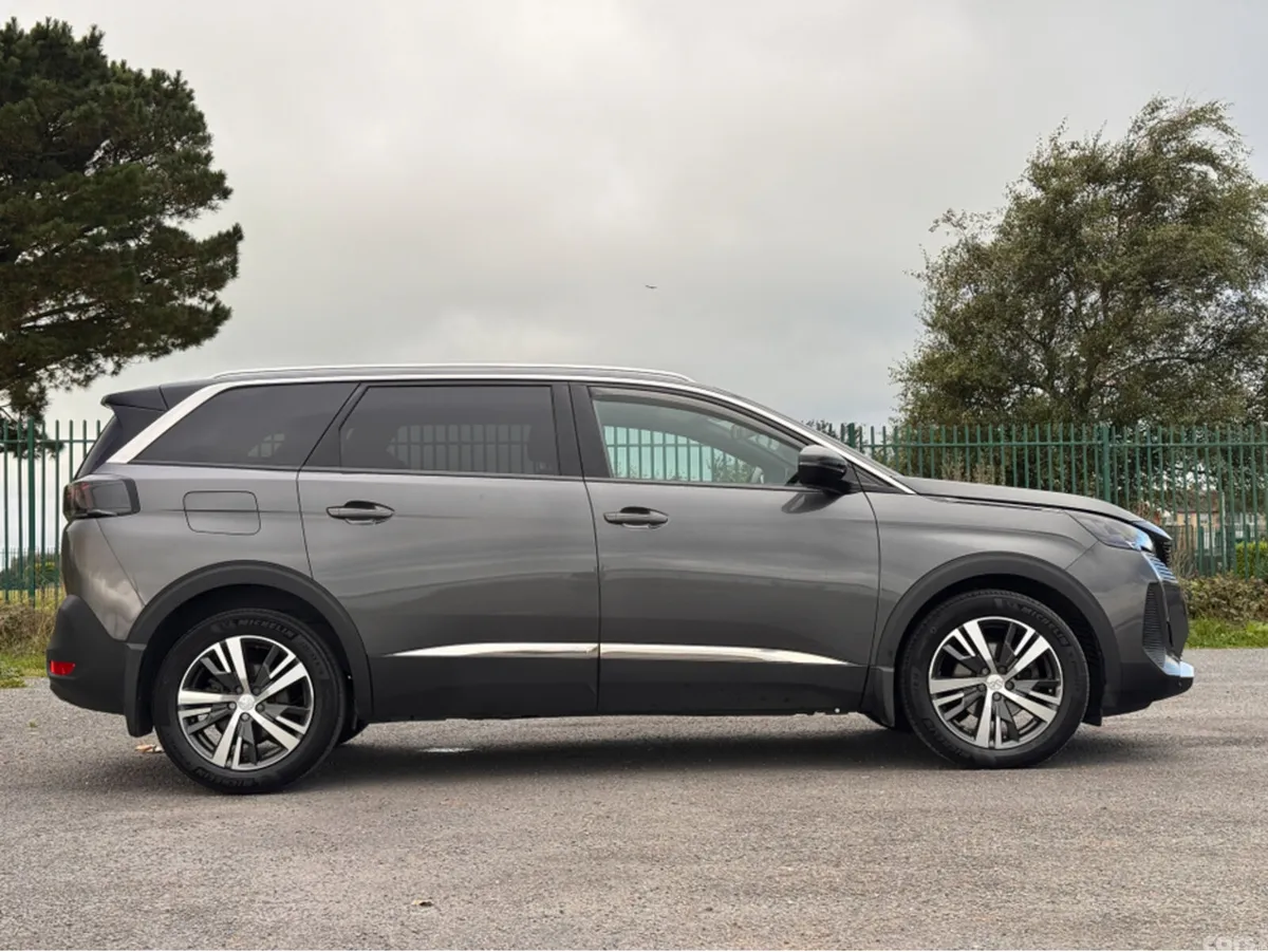 Peugeot 5008 MPV, Diesel, 2024, Grey