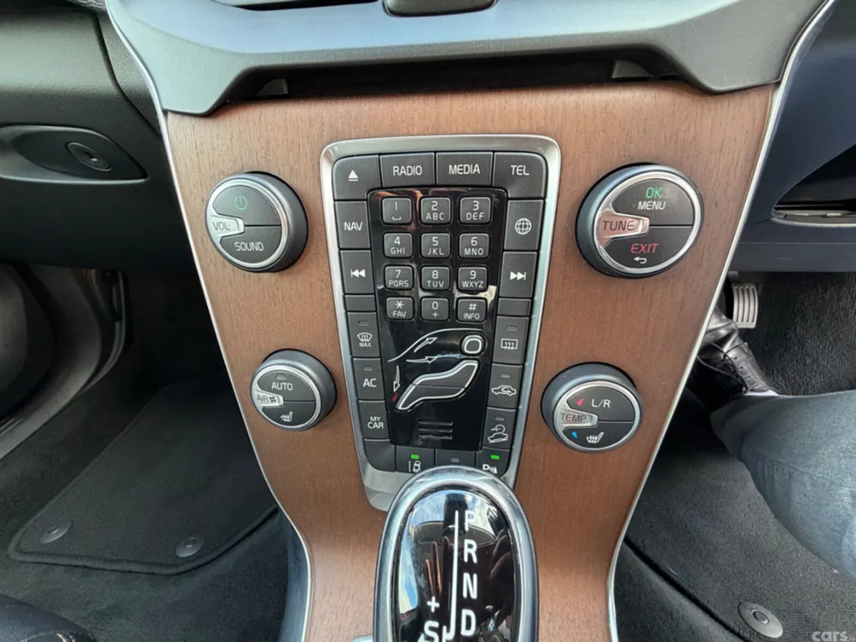 Volvo V40 Hatchback, Petrol, 2019, Red