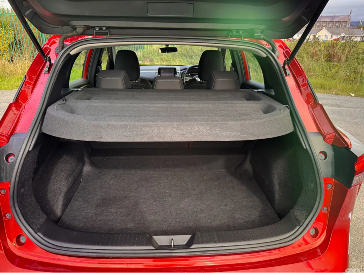 Nissan Qashqai MPV, Petrol, 2022, Red