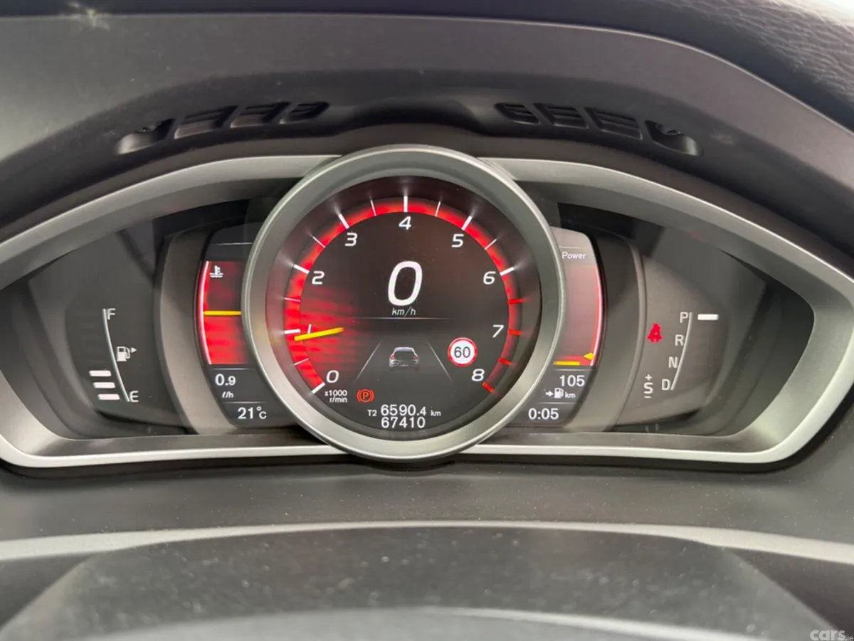 Volvo V40 Hatchback, Petrol, 2019, Red