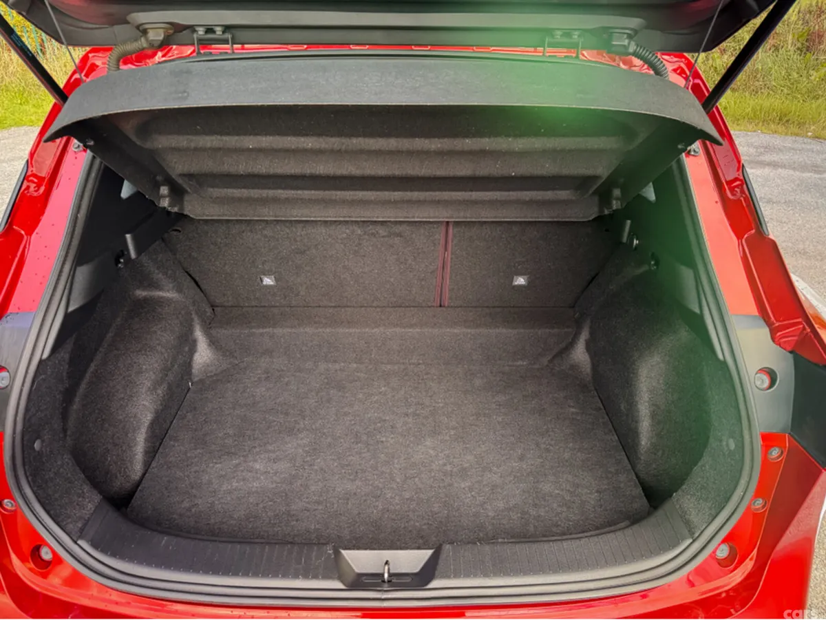Nissan Qashqai MPV, Petrol, 2022, Red