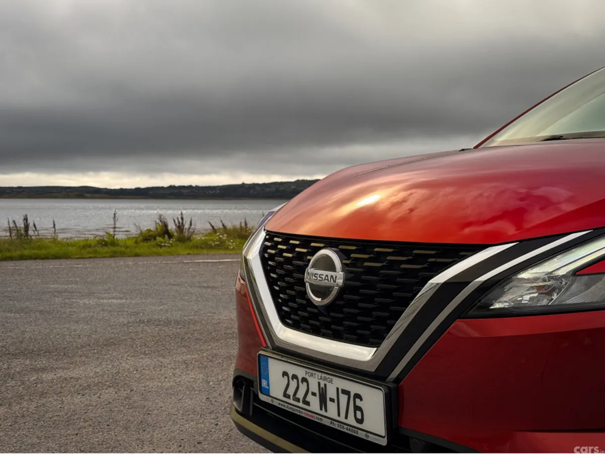 Nissan Qashqai MPV, Petrol, 2022, Red