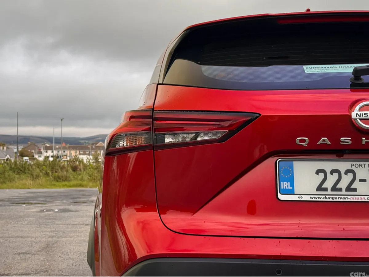 Nissan Qashqai MPV, Petrol, 2022, Red