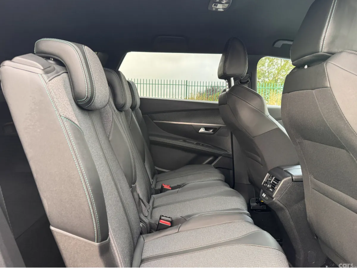 Peugeot 5008 MPV, Diesel, 2024, Grey