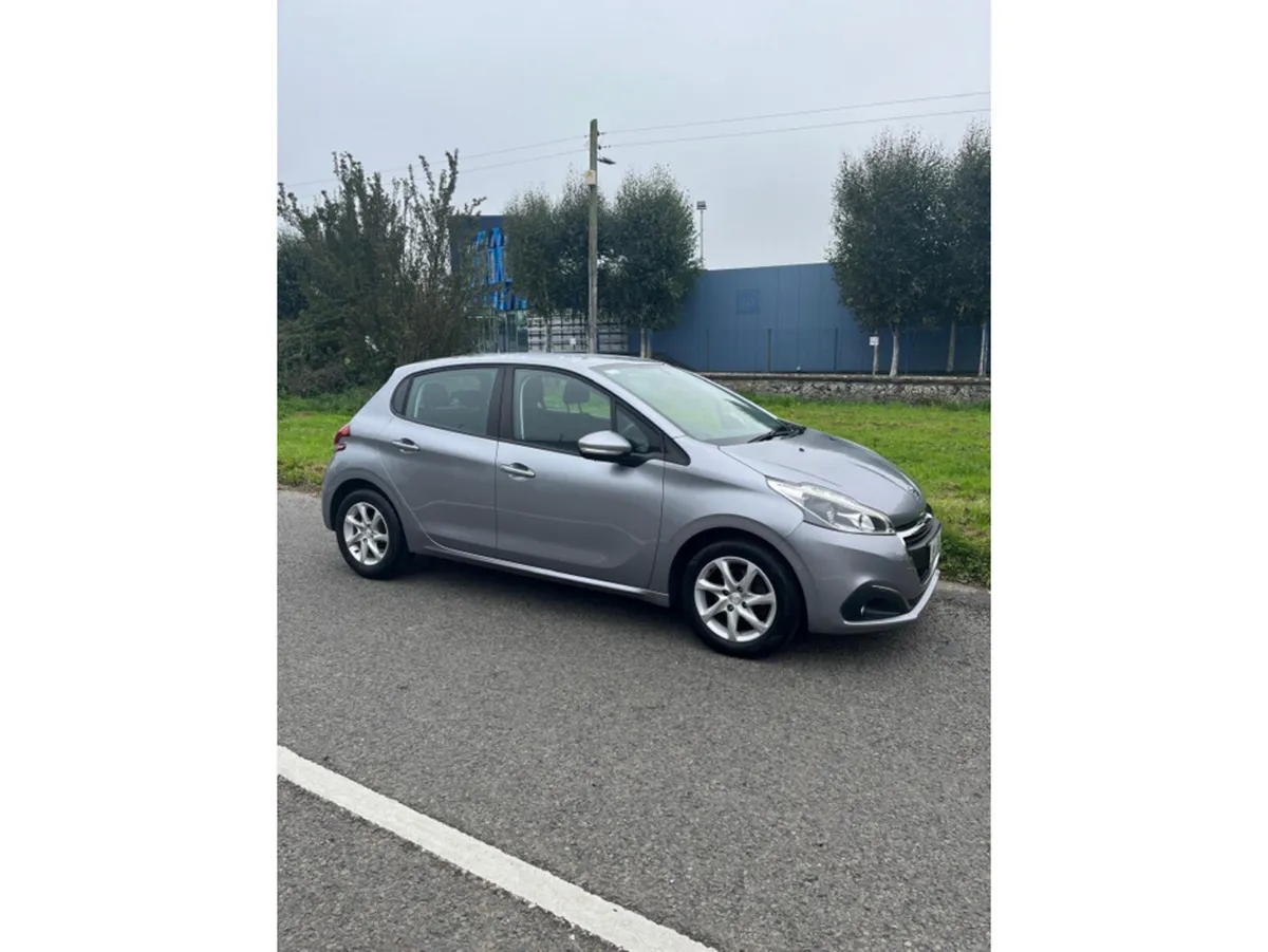 Peugeot 208 Hatchback, Petrol, 2019, Grey