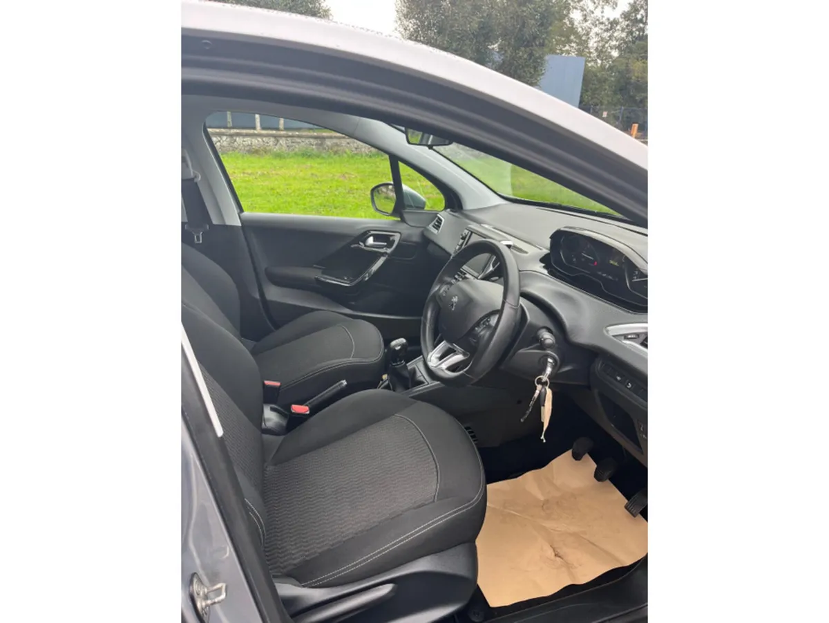 Peugeot 208 Hatchback, Petrol, 2019, Grey