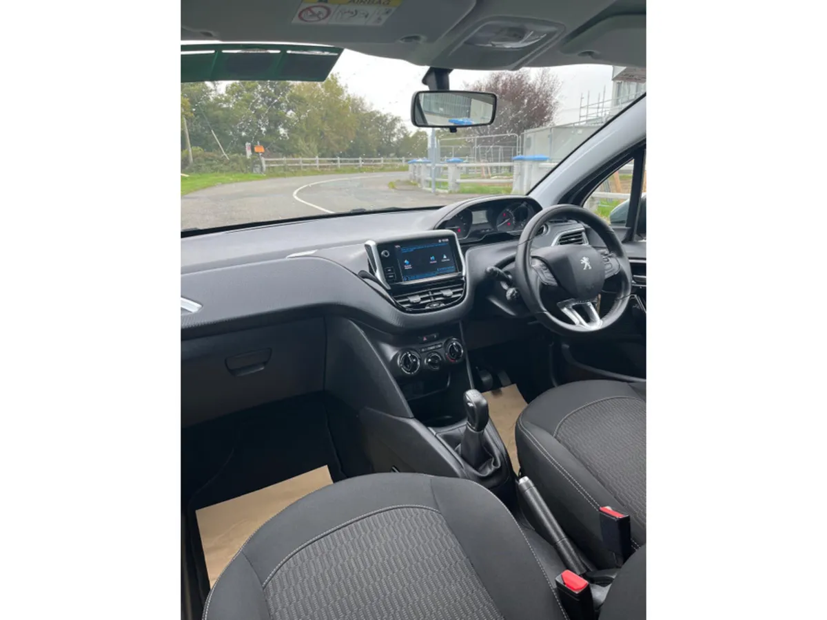 Peugeot 208 Hatchback, Petrol, 2019, Grey