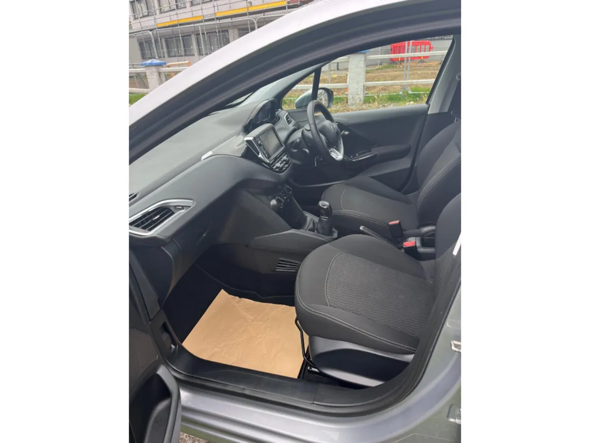 Peugeot 208 Hatchback, Petrol, 2019, Grey