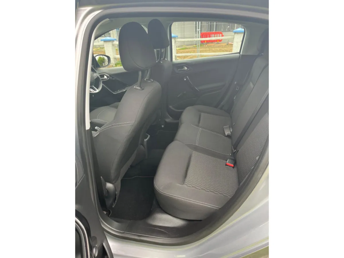 Peugeot 208 Hatchback, Petrol, 2019, Grey