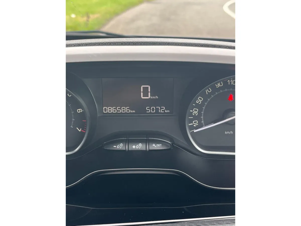 Peugeot 208 Hatchback, Petrol, 2019, Grey