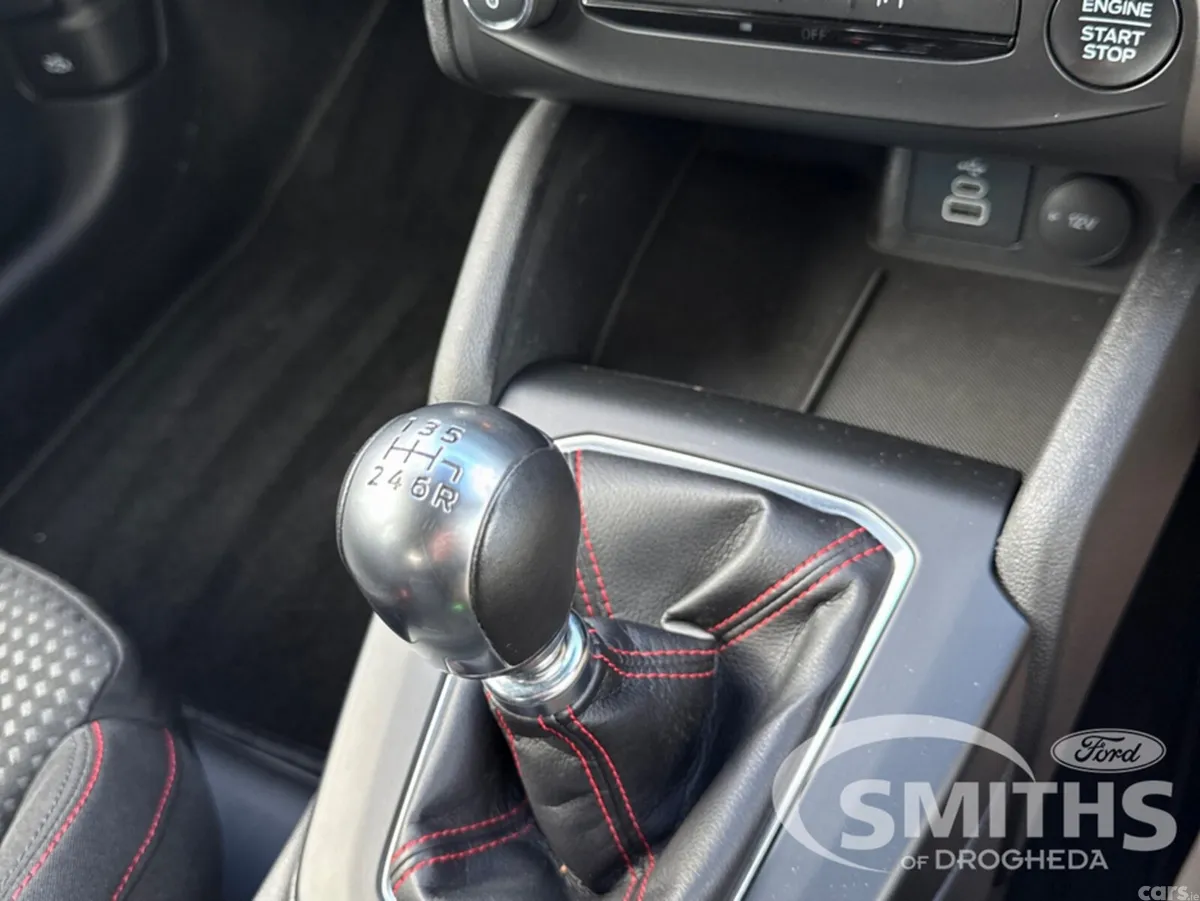 Ford Focus Hatchback, Petrol Hybrid, 2025, Red