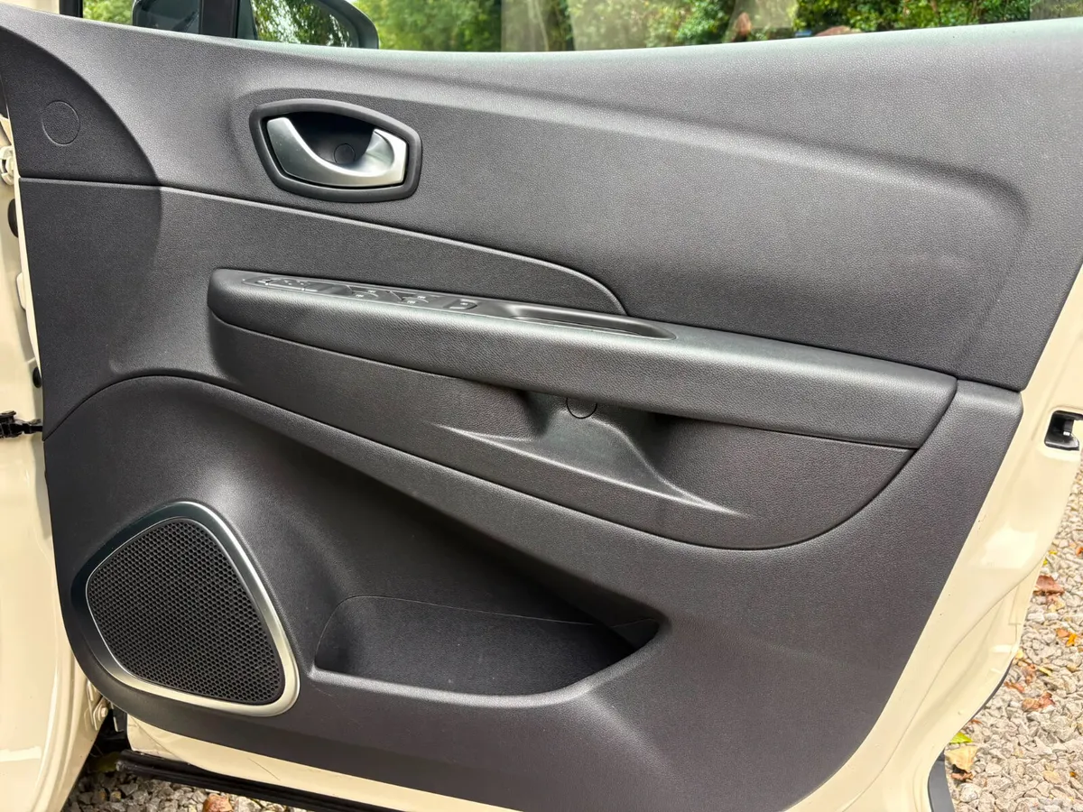 Renault Captur Hatchback, Petrol, 2019, White