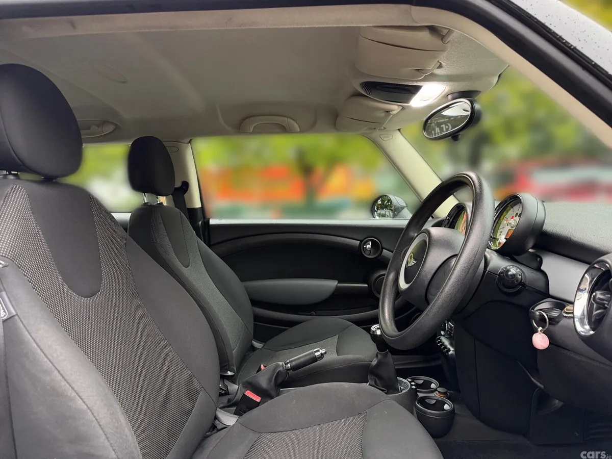 Mini Cooper Hatchback, Diesel, 2010, White