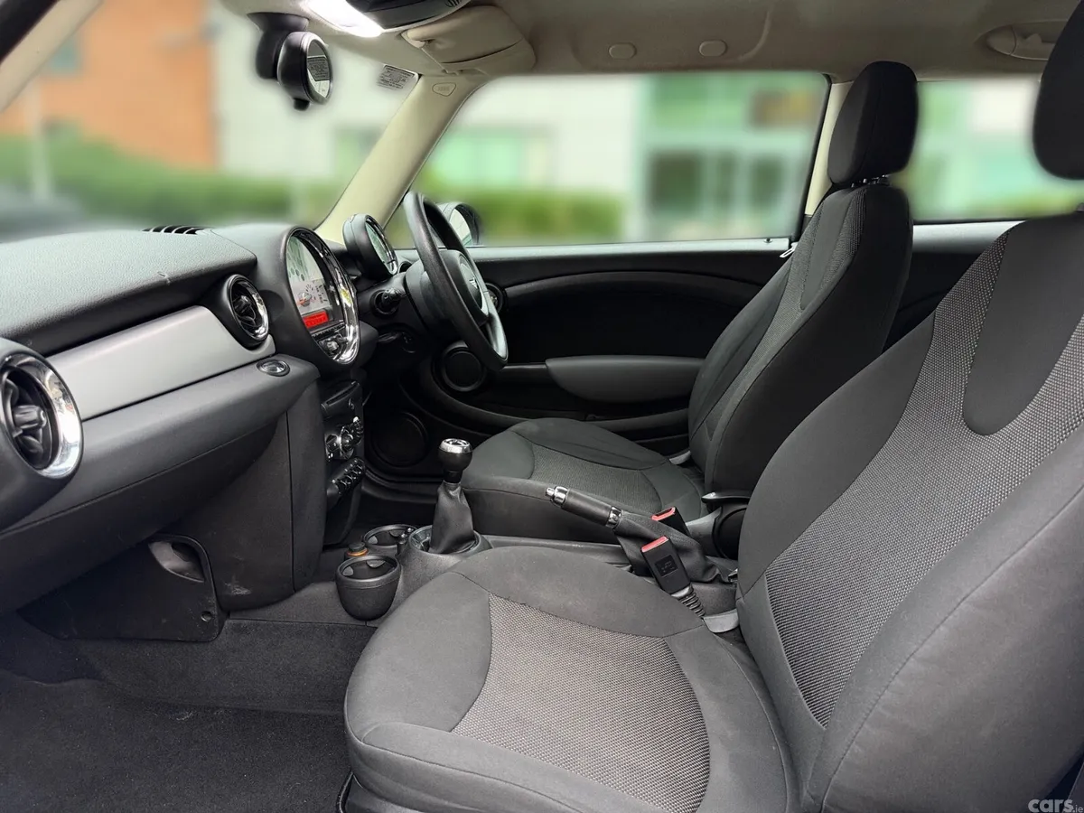 Mini Cooper Hatchback, Diesel, 2010, White