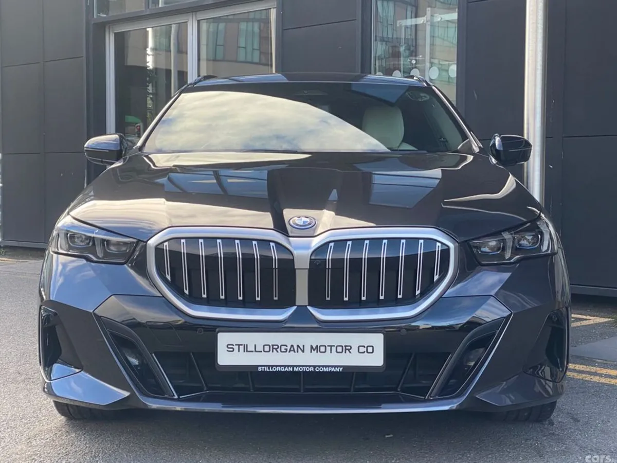 BMW 5-Series Estate, Petrol Plug-in Hybrid, 2025, Grey