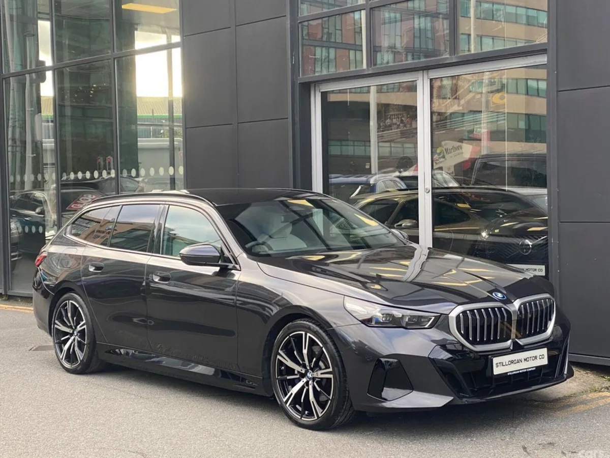 BMW 5-Series Estate, Petrol Plug-in Hybrid, 2025, Grey
