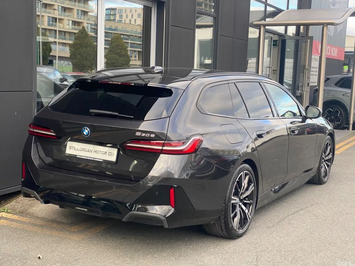 BMW 5-Series Estate, Petrol Plug-in Hybrid, 2025, Grey
