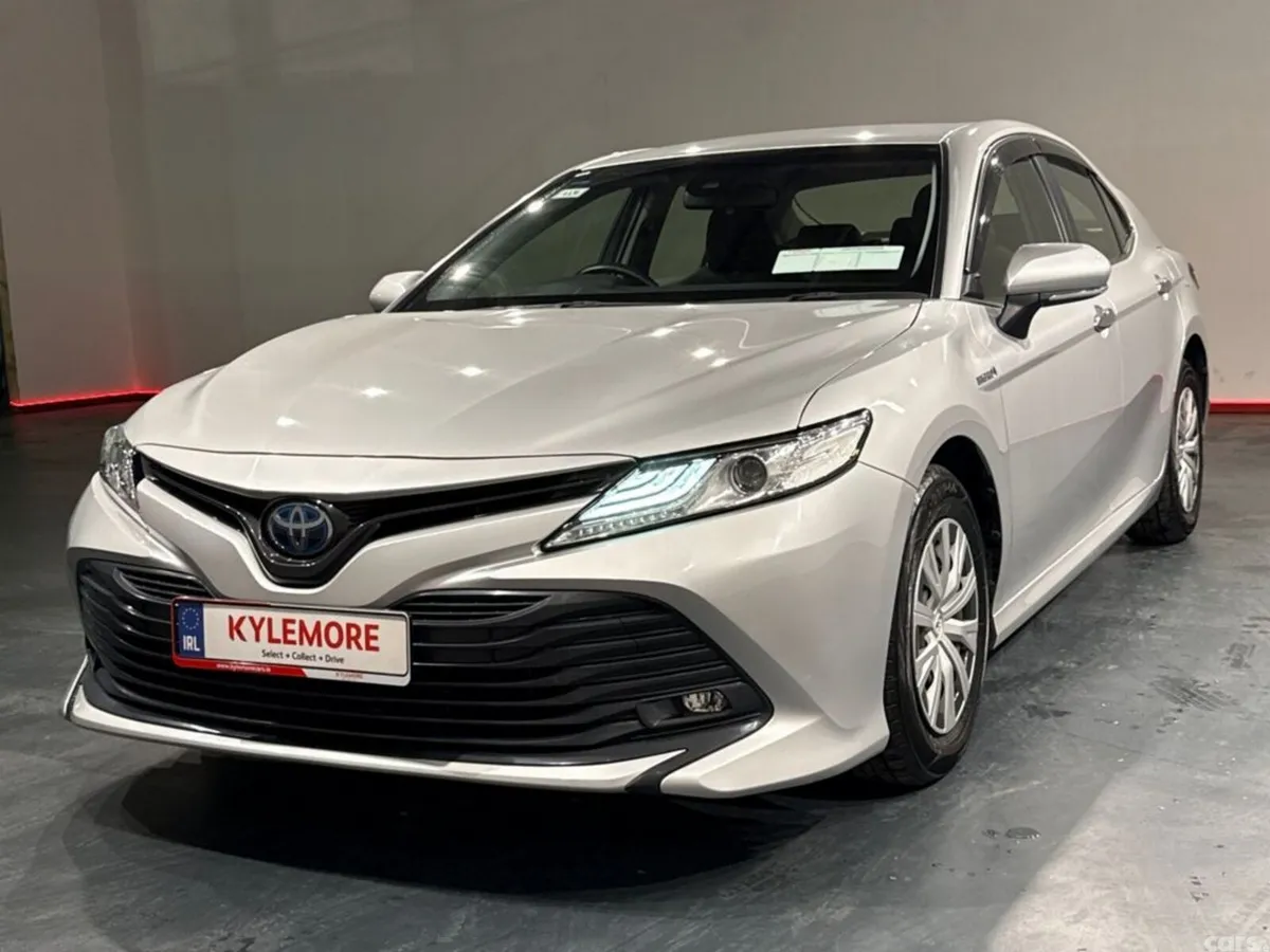 Toyota Camry Saloon, Petrol Hybrid, 2018, Silver