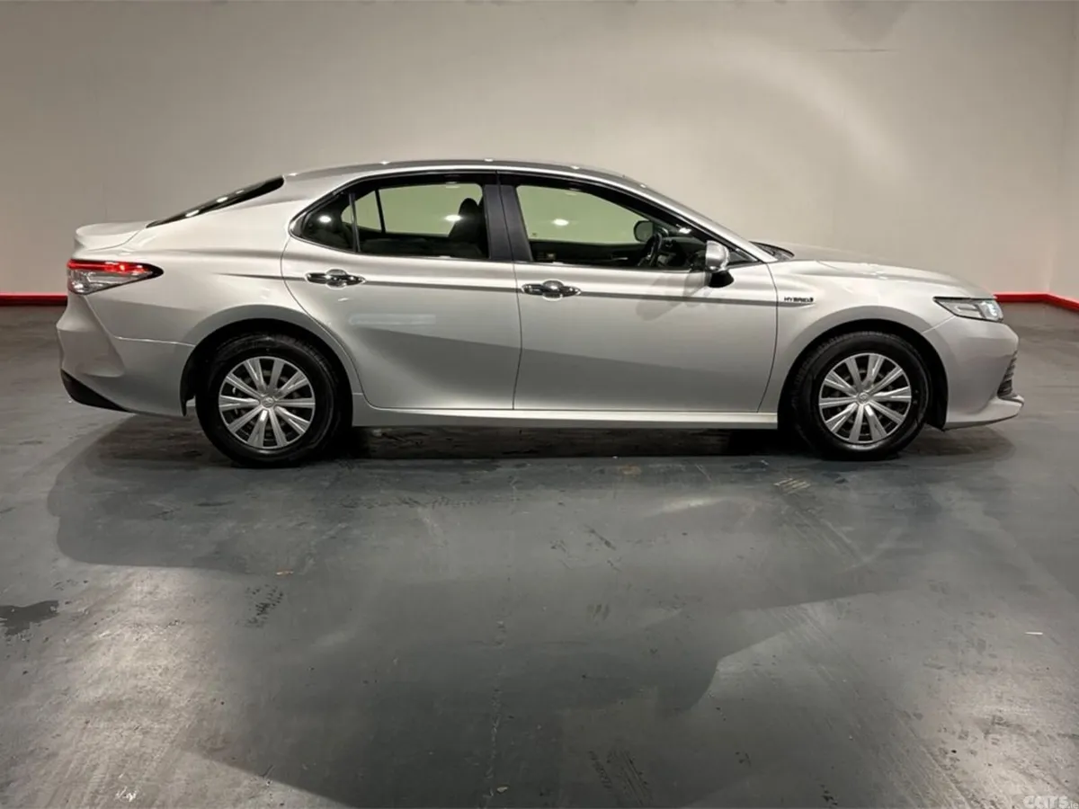 Toyota Camry Saloon, Petrol Hybrid, 2018, Silver