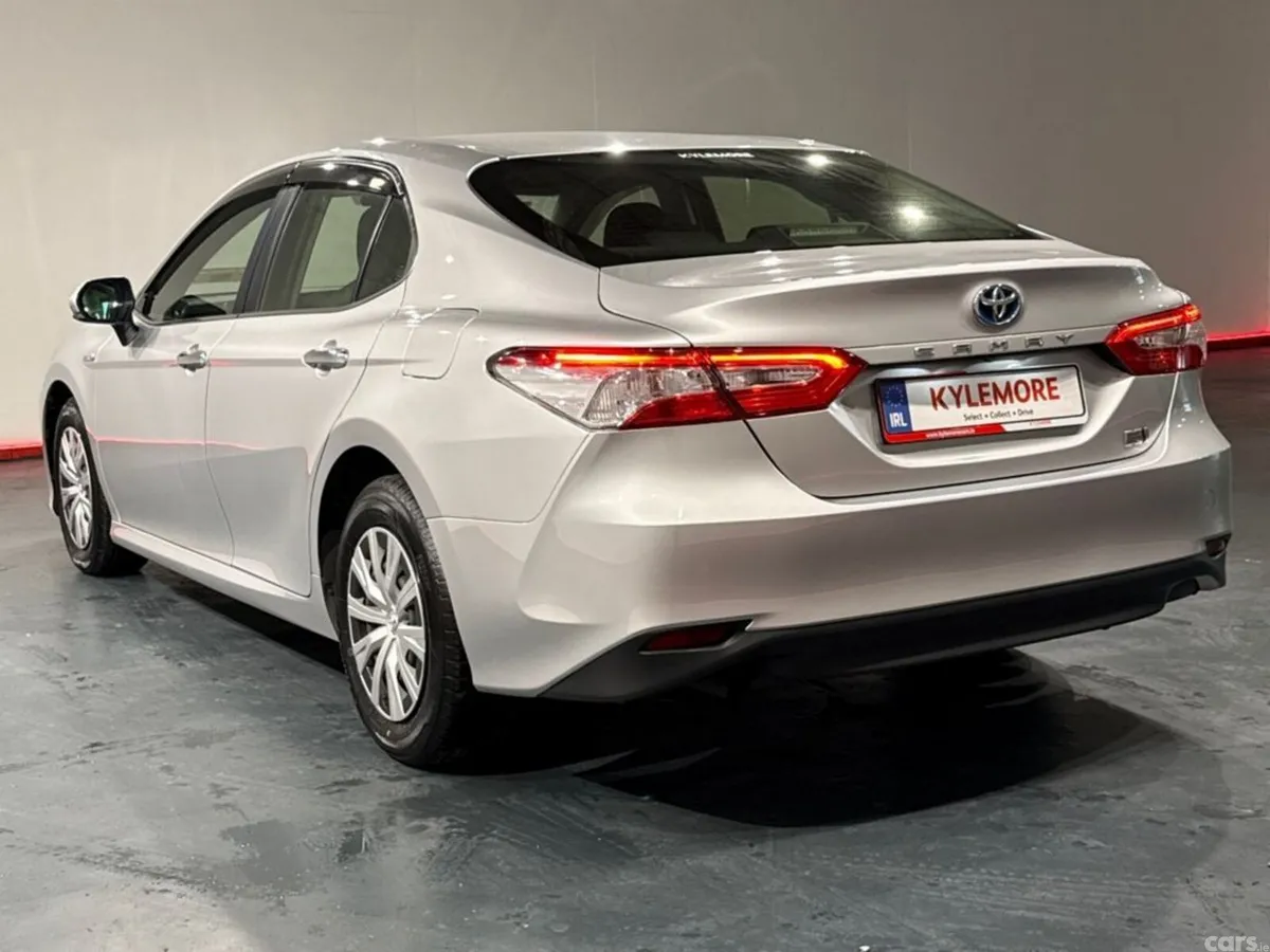 Toyota Camry Saloon, Petrol Hybrid, 2018, Silver