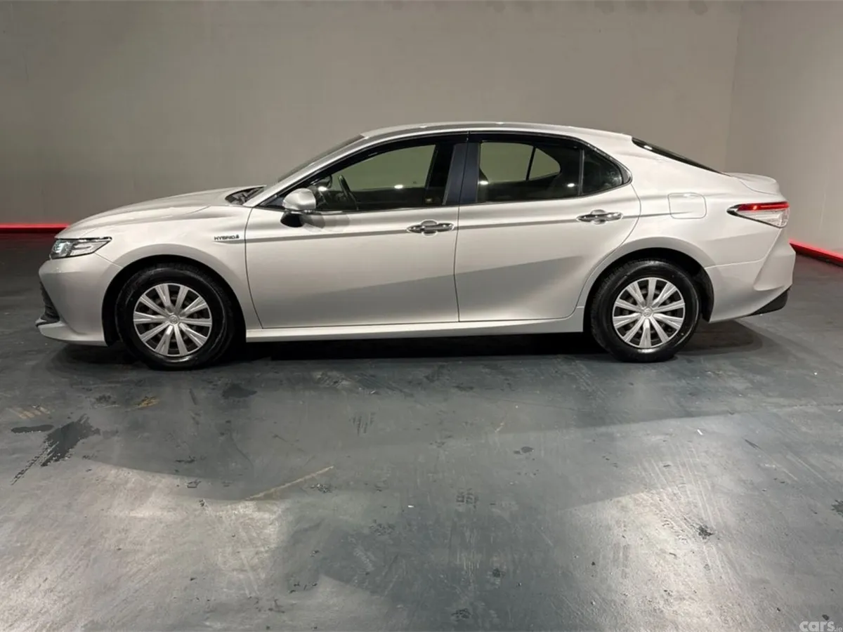 Toyota Camry Saloon, Petrol Hybrid, 2018, Silver