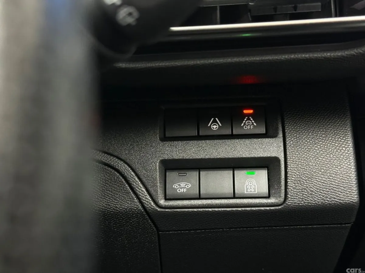 Peugeot 5008 MPV, Petrol, 2021, White