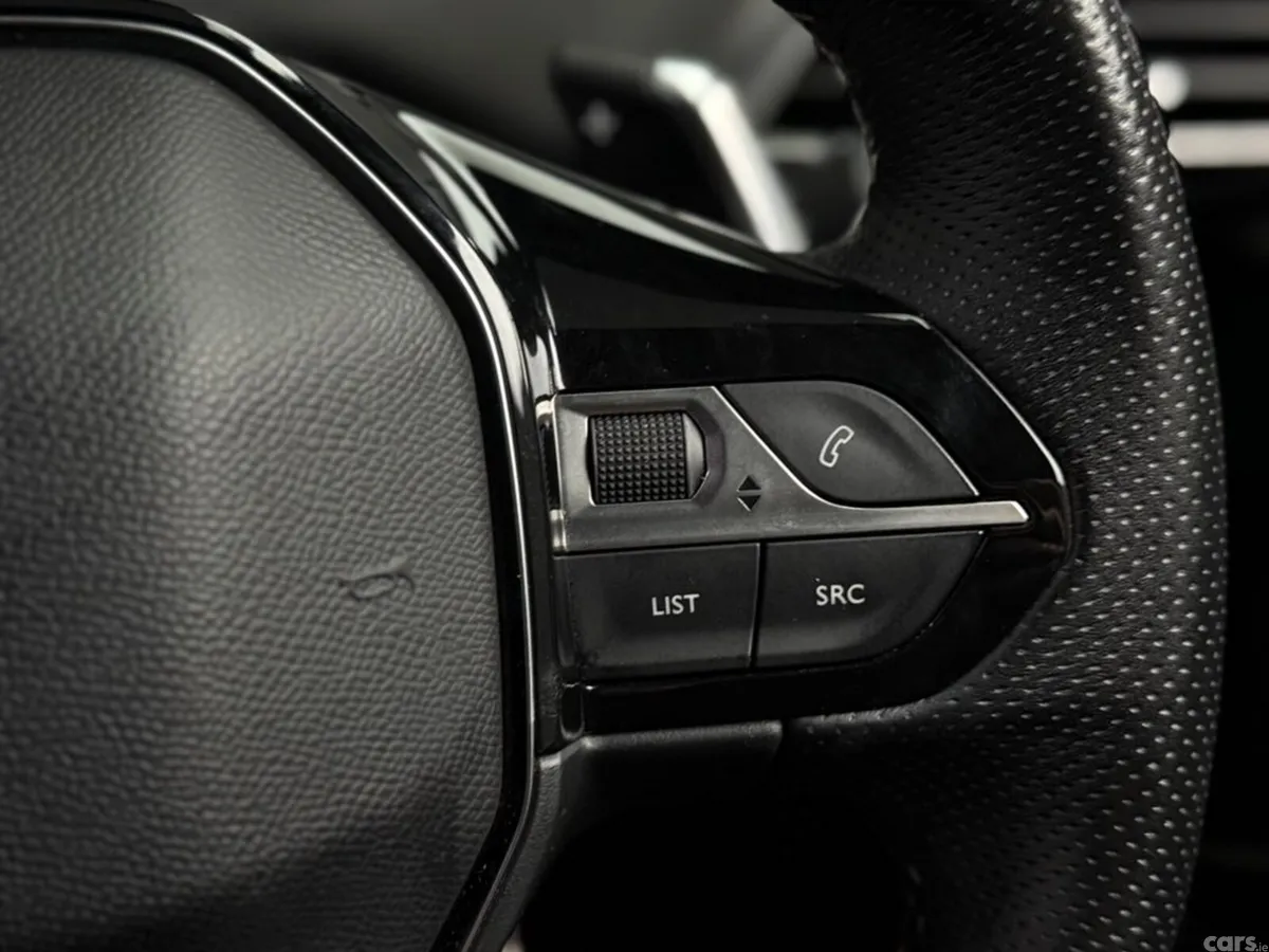 Peugeot 5008 MPV, Petrol, 2021, White