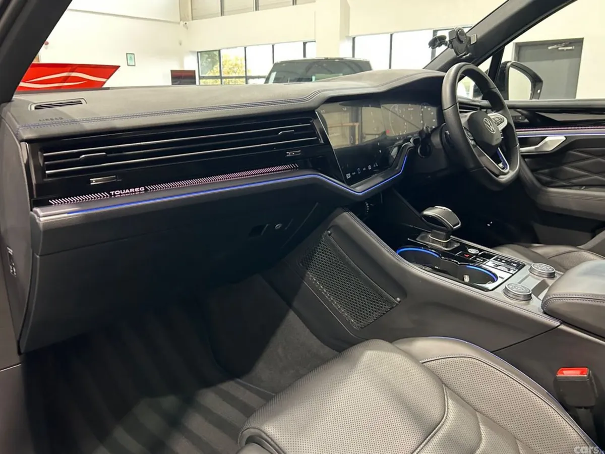 Volkswagen Touareg Estate, Petrol Plug-in Hybrid, 2025, Blue