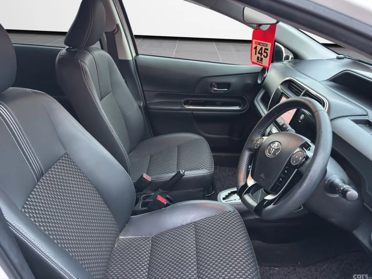 Toyota Aqua Hatchback, Petrol Hybrid, 2018, White