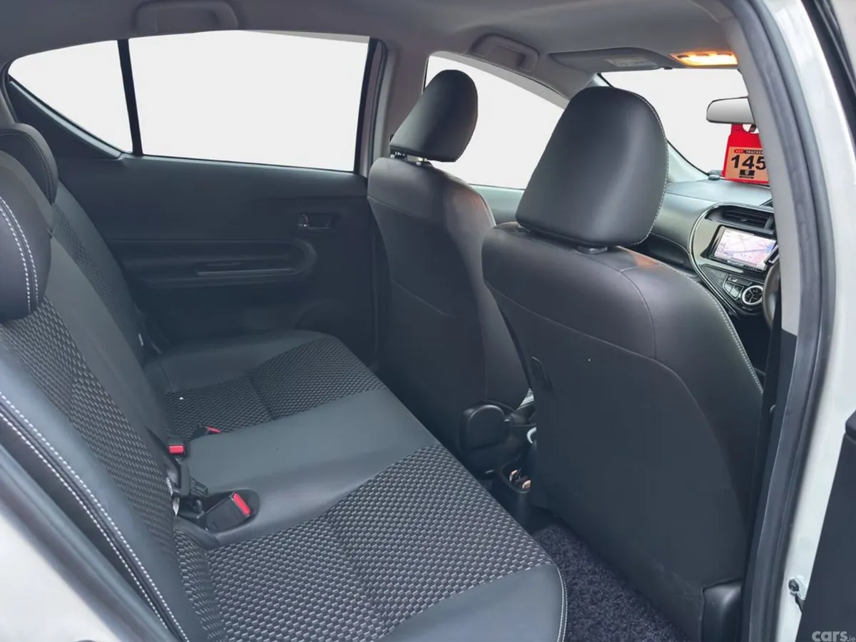 Toyota Aqua Hatchback, Petrol Hybrid, 2018, White