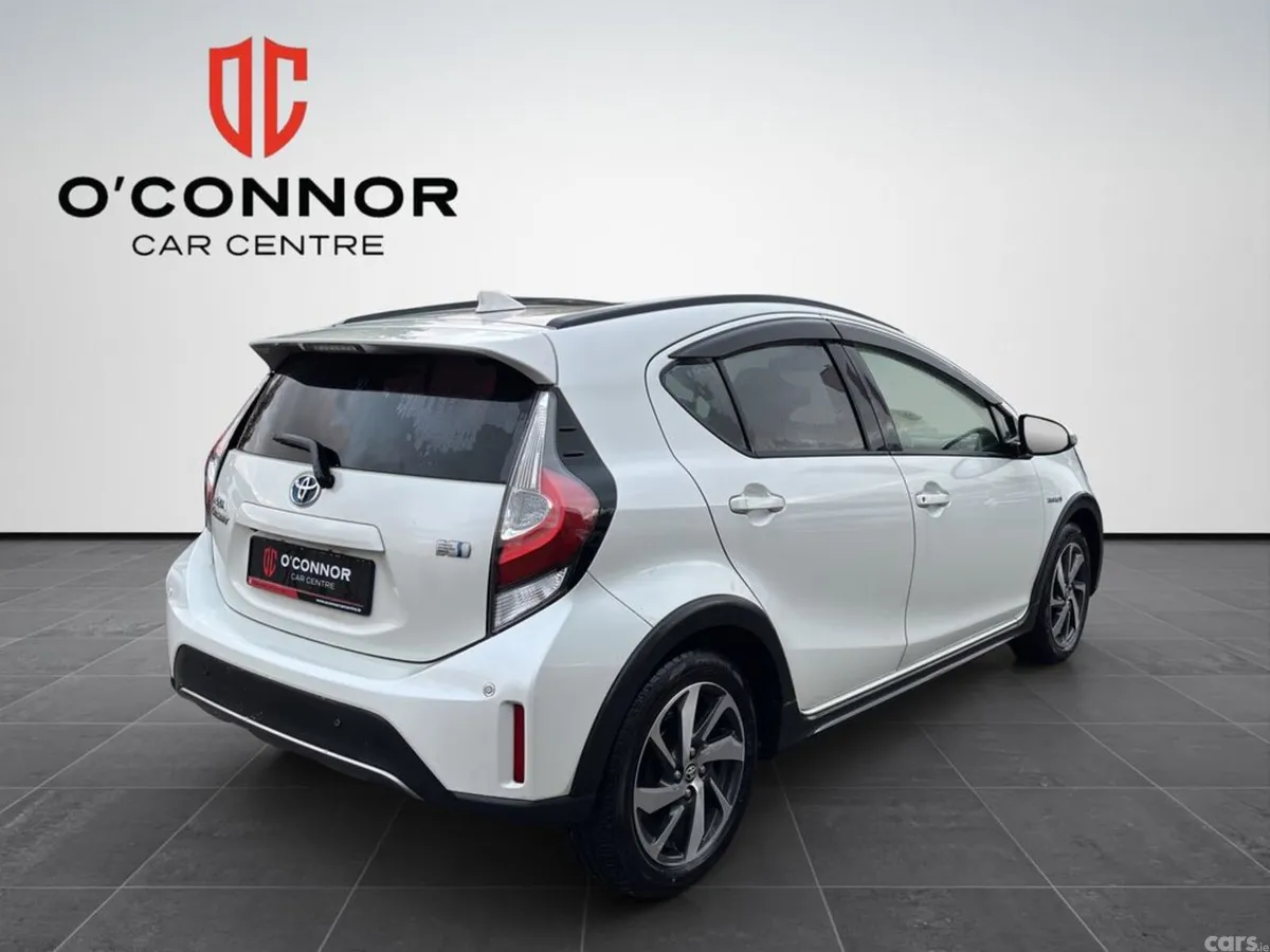 Toyota Aqua Hatchback, Petrol Hybrid, 2018, White