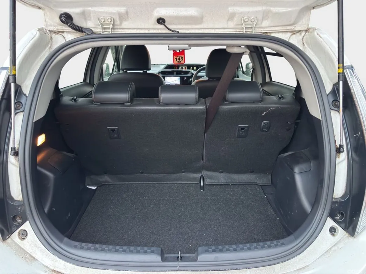 Toyota Aqua Hatchback, Petrol Hybrid, 2018, White
