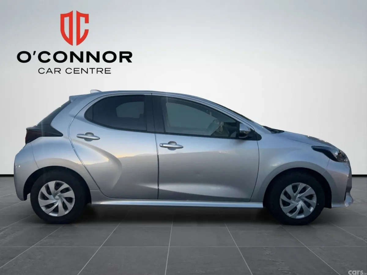 Toyota Yaris Hatchback, Petrol Hybrid, 2021, Silver