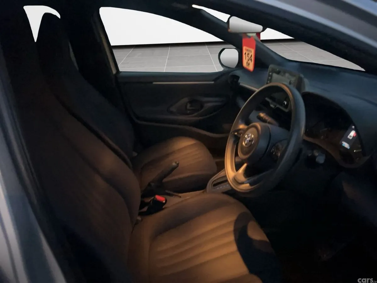 Toyota Yaris Hatchback, Petrol Hybrid, 2021, Silver