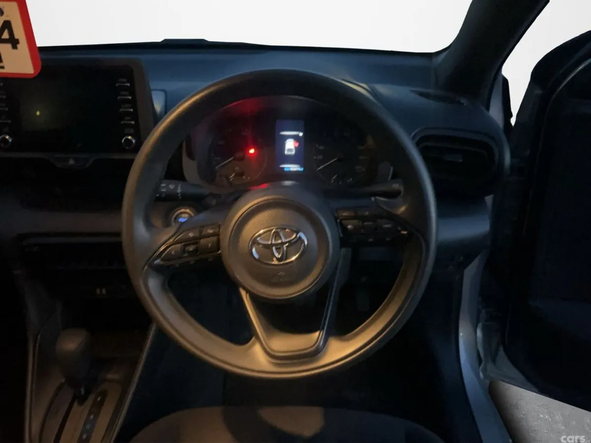 Toyota Yaris Hatchback, Petrol Hybrid, 2021, Silver