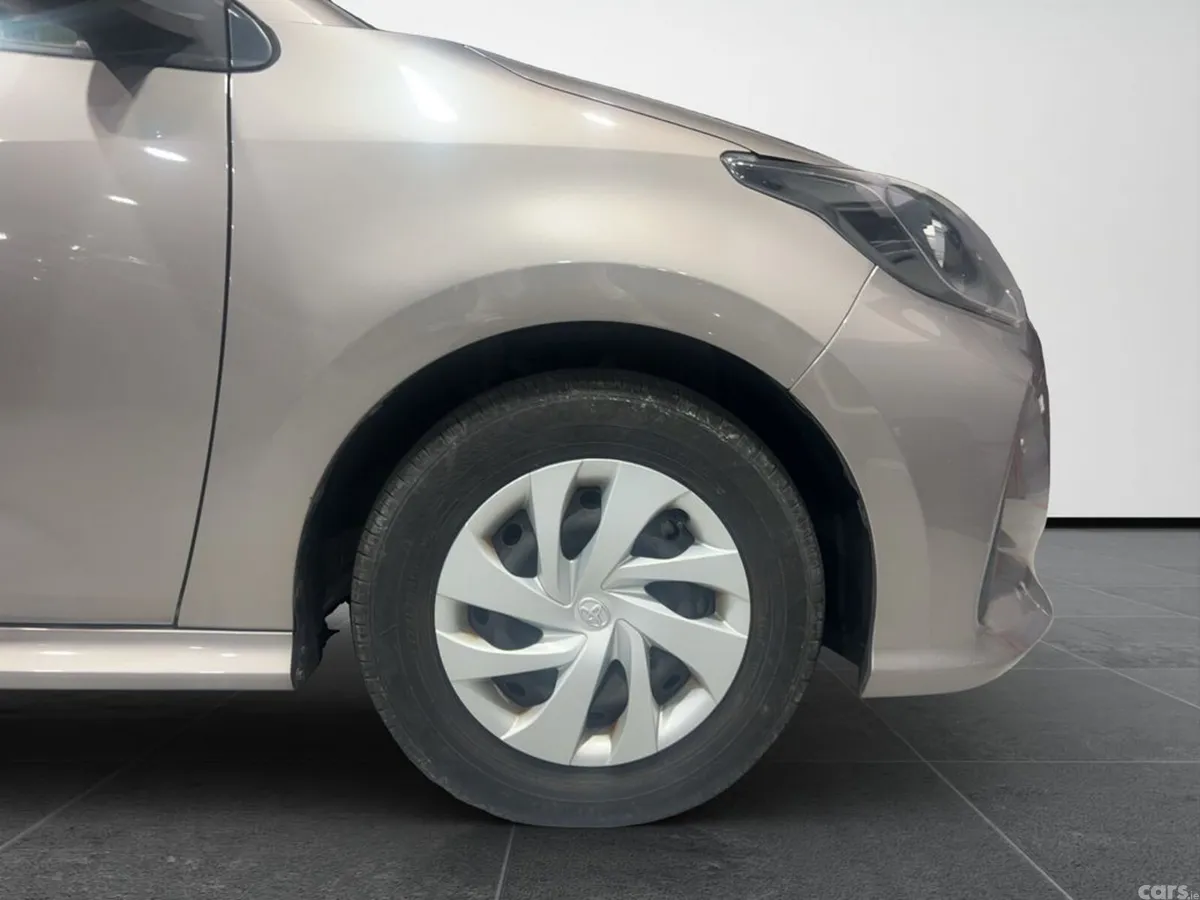 Toyota Yaris Hatchback, Petrol Hybrid, 2022, Brown