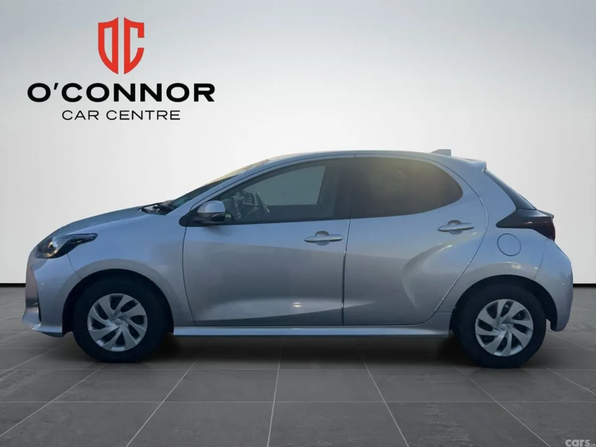 Toyota Yaris Hatchback, Petrol Hybrid, 2021, Silver