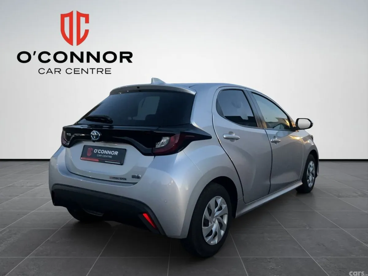 Toyota Yaris Hatchback, Petrol Hybrid, 2021, Silver