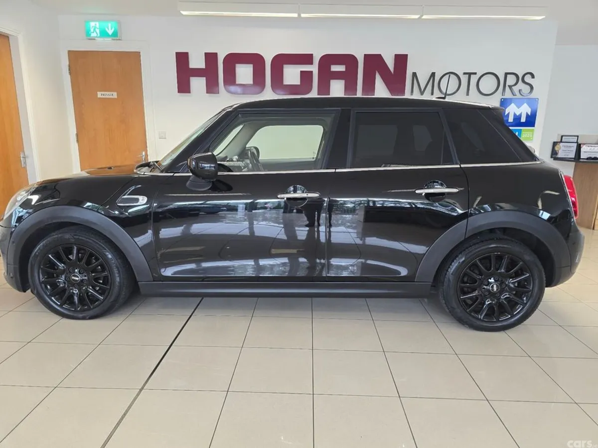 Mini Cooper Hatchback, Diesel, 2021, Black