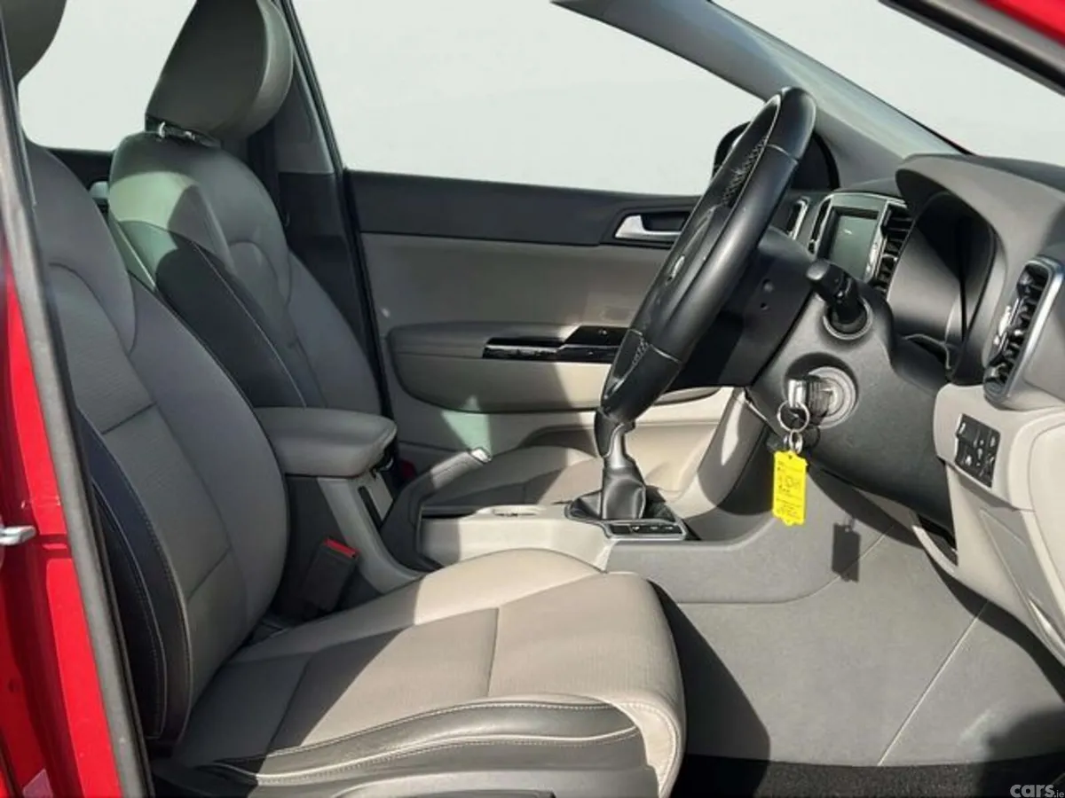 Kia Sportage MPV, Diesel, 2018, Red