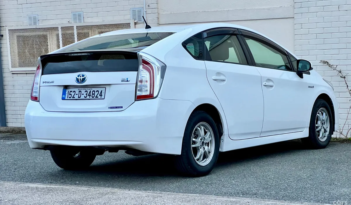Toyota Prius Hatchback, Petrol Hybrid, 2015, White