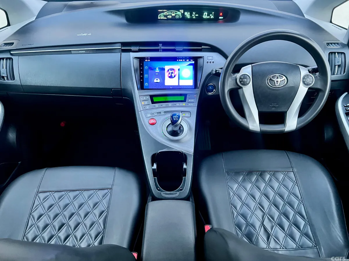 Toyota Prius Hatchback, Petrol Hybrid, 2015, White
