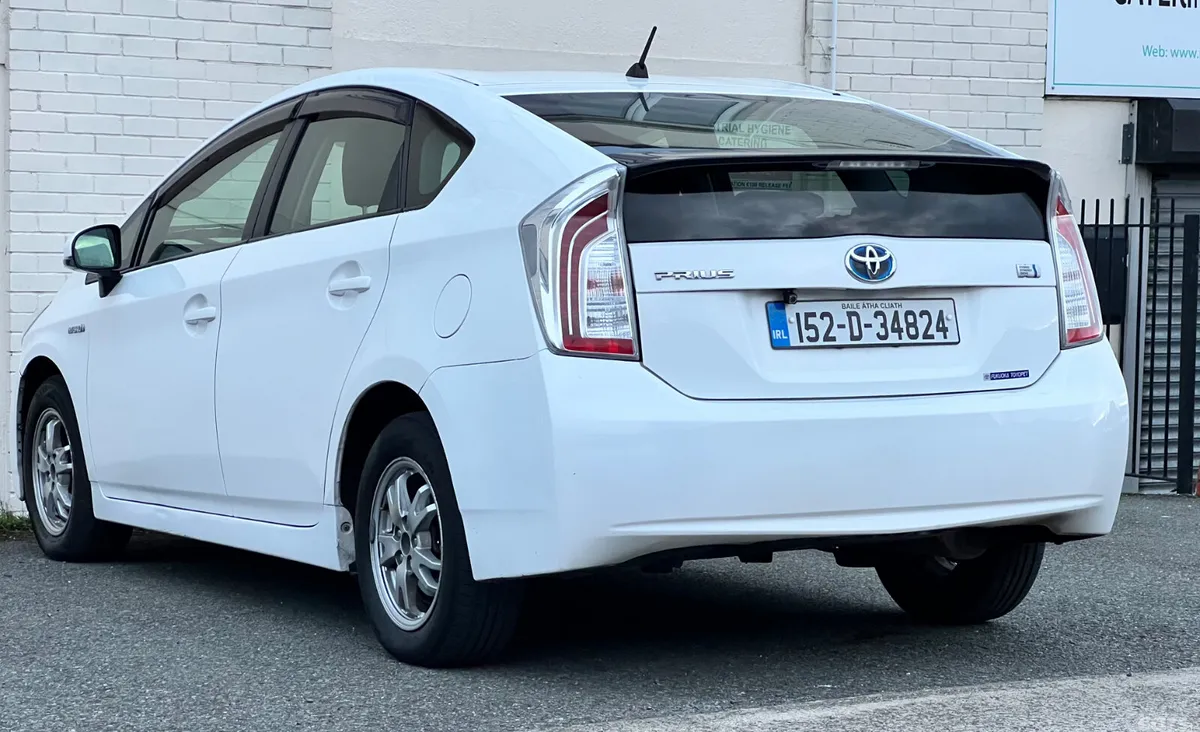 Toyota Prius Hatchback, Petrol Hybrid, 2015, White