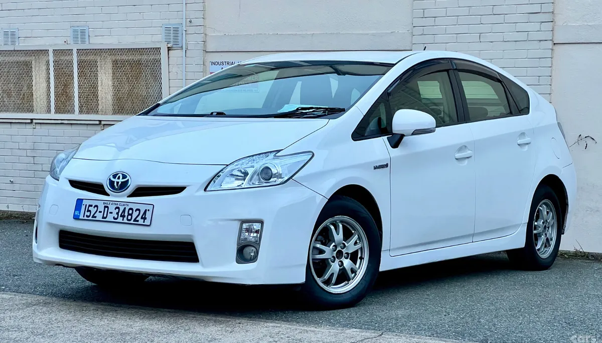 Toyota Prius Hatchback, Petrol Hybrid, 2015, White